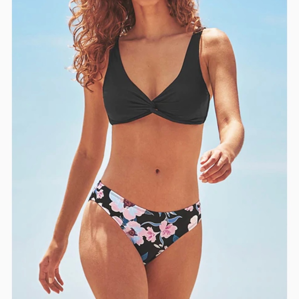 Cupshe Gabriela Floral Twist Front Bikini